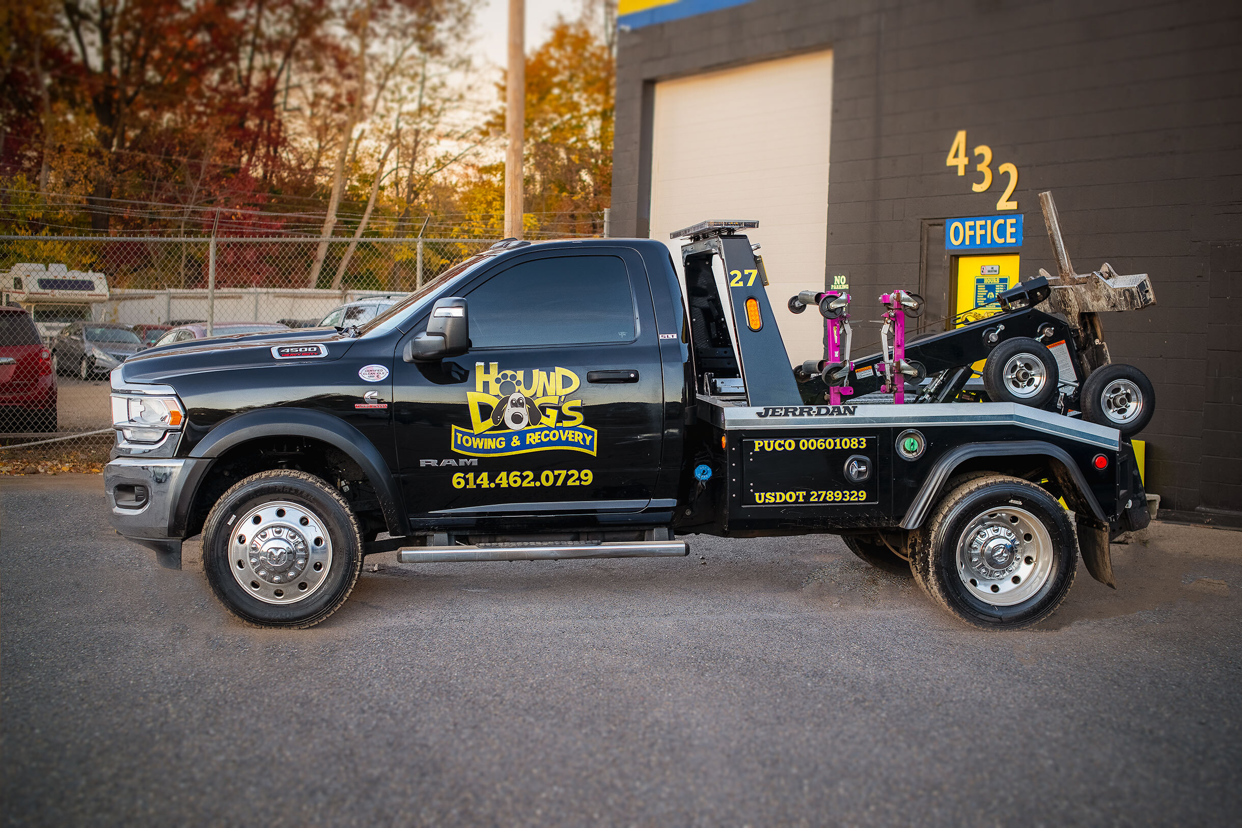 Hound Dogs Towing Truck